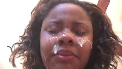 Merch Du Brasil yn cael cum ar ei hwyneb ar ôl rhyw rhefrol gyda dick mawr